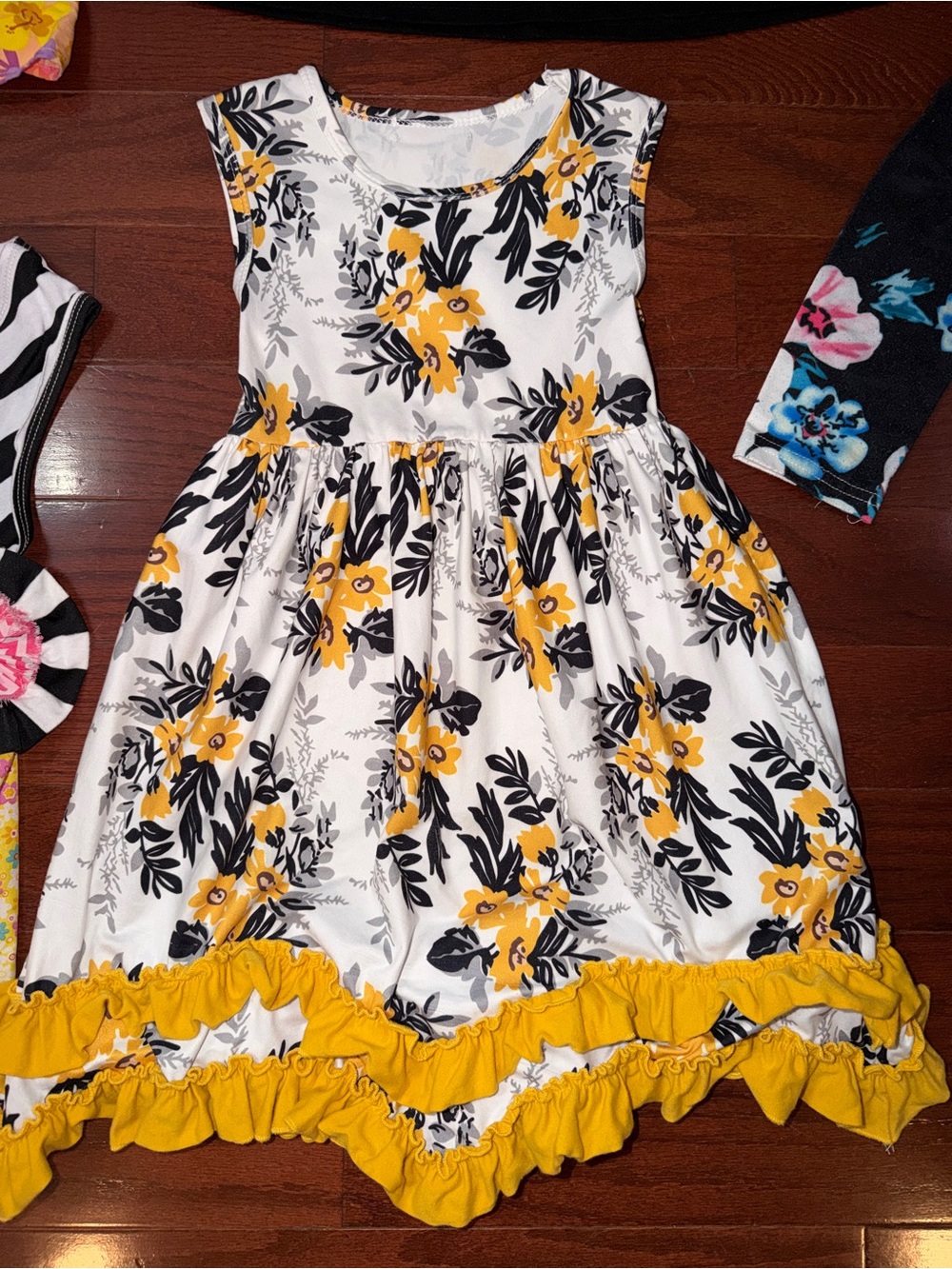 BUNDLE OF GIRLS DRESSES - Picture 7 of 16